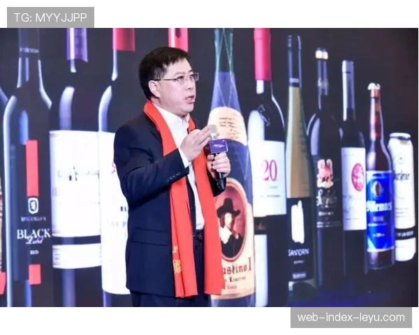 赛前动态：拜仁训练课重点演练由守转攻，图赫尔强调面对多特需提速。